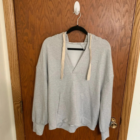 Fabletics Ariana Hoodie - Picture 2 of 8